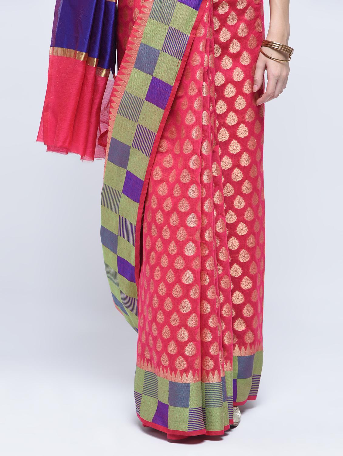 checkered border banarasi saree with blouse - 15622879 - Zoom Image - 3