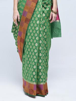 checkered border banarasi saree with blouse - 15622880 - Standard Image - 3
