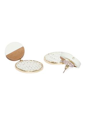 gold metal jewellery - 15627684 - Standard Image - 3