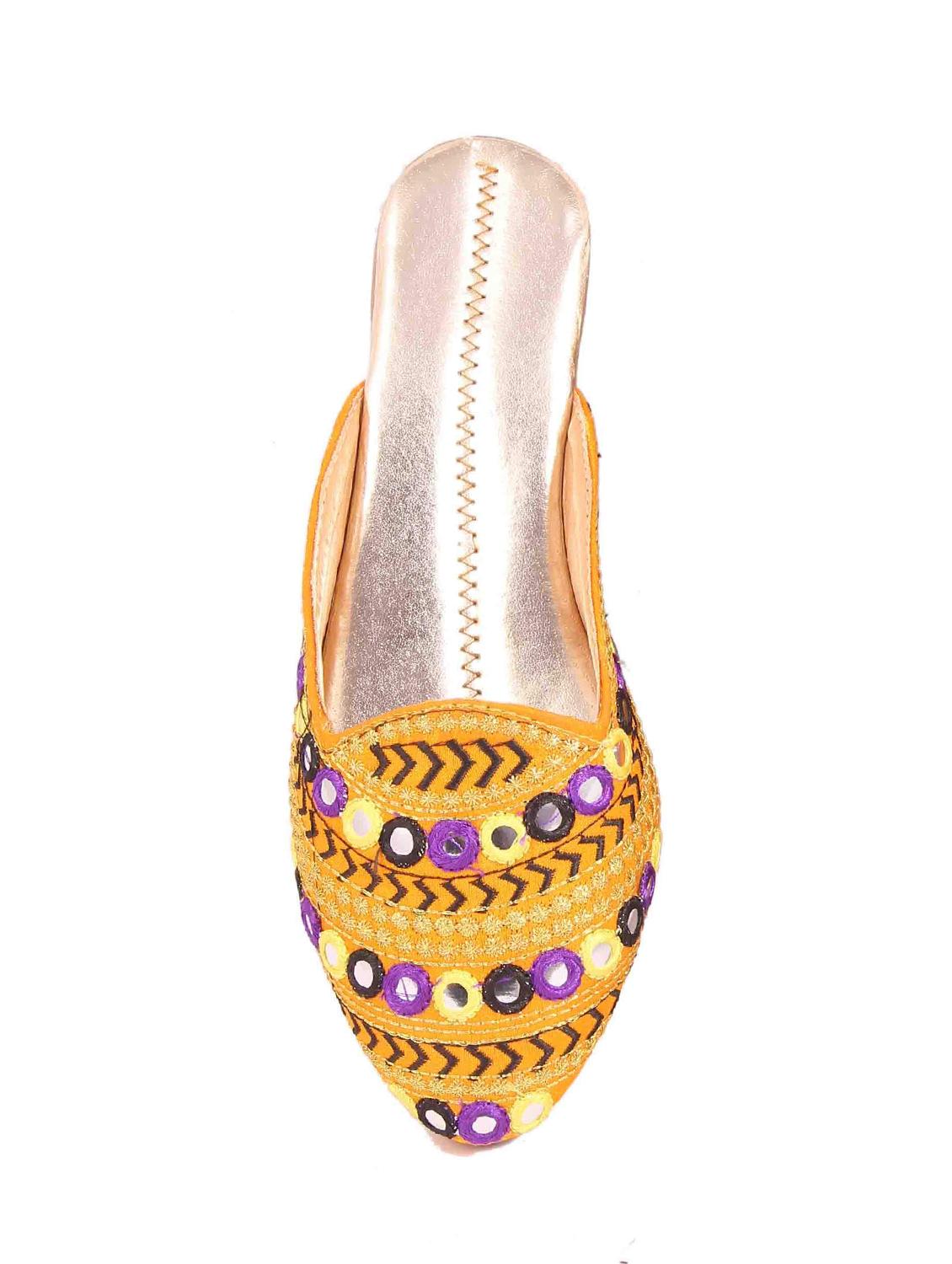 yellow slip on jutis - 15710289 - Zoom Image - 3