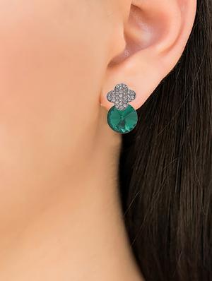 silver metal studs earring - 15735194 - Standard Image - 3