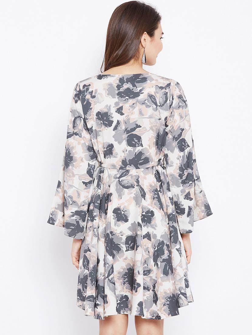 bell sleeved flared dress - 15735926 - Zoom Image - 3