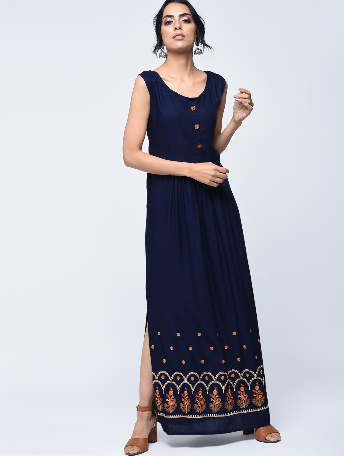Embroidered slit kurta with jacket - 15760013 - Zoom Image - 3