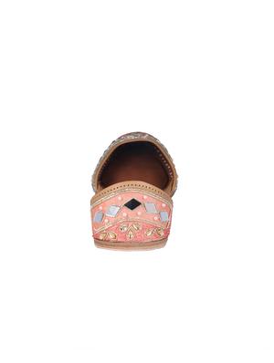 pink slip on jutis - 15861561 - Standard Image - 3