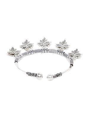 silver metal cuffs bracelet - 15871310 - Standard Image - 3