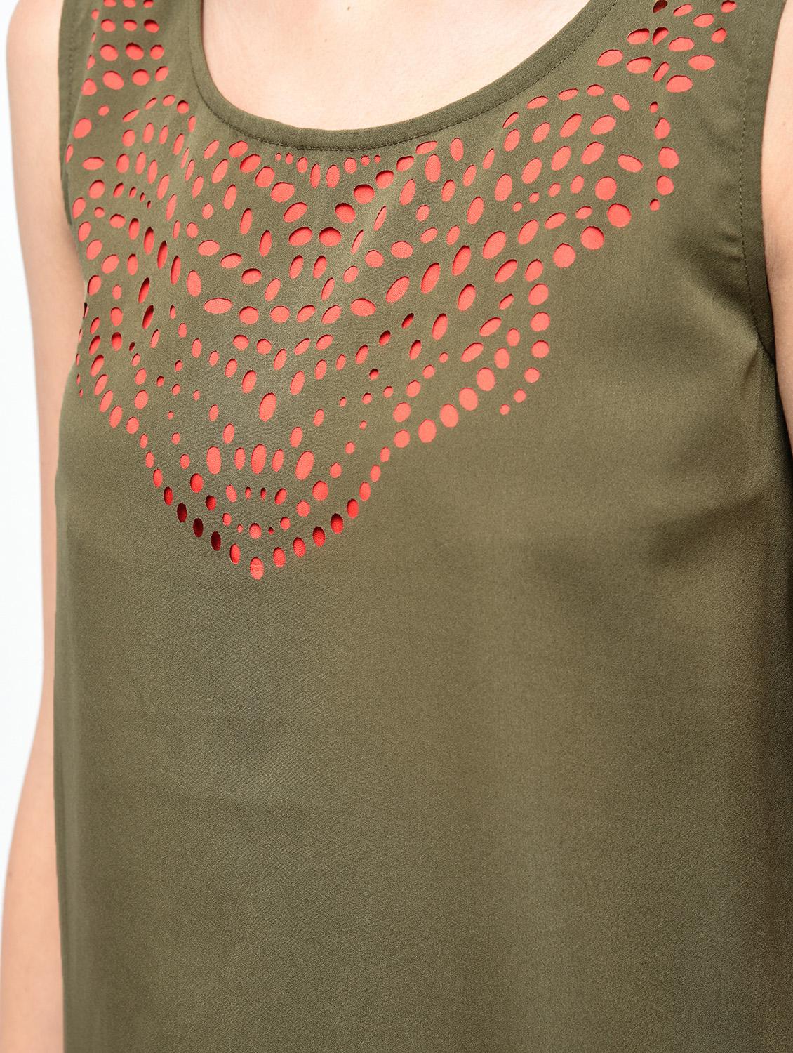 cut work detail boxy top - 15882566 - Zoom Image - 6