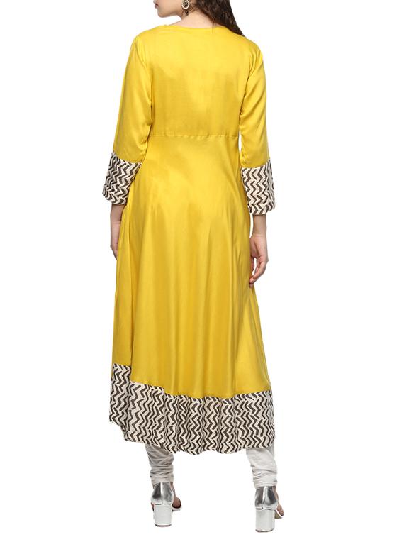 flared printed kurta with stole - 15884600 - Zoom Image - 3