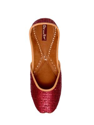 maroon slip on jutis - 15897329 - Standard Image - 3