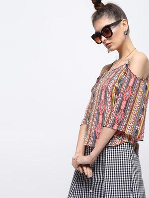 cold shoulder curved hem top - 15897840 - Standard Image - 3