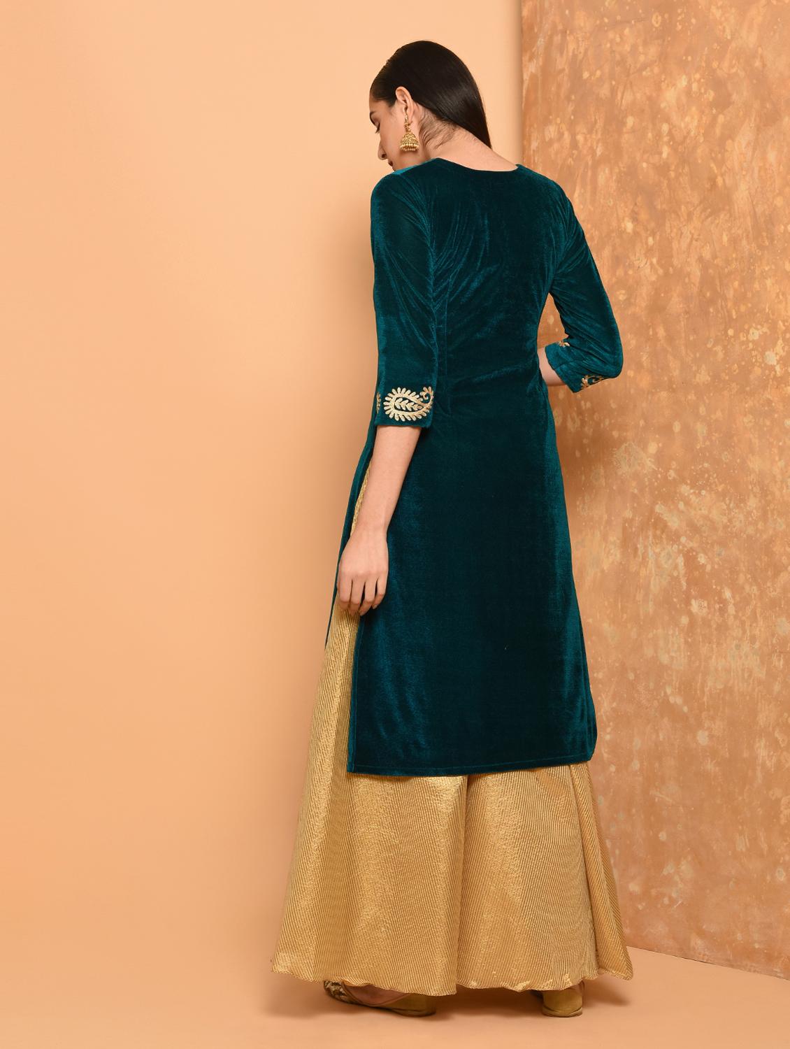 Embroidered velvet straight kurta - 15906529 - Zoom Image - 3