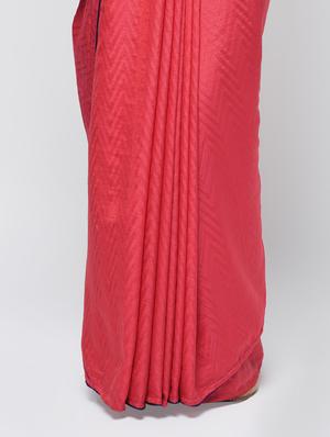 chevron motif pink woven saree with blouse - 15940830 - Standard Image - 3
