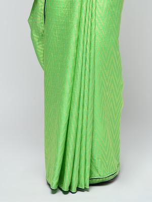 chevron motif green woven saree with blouse - 15940836 - Standard Image - 3
