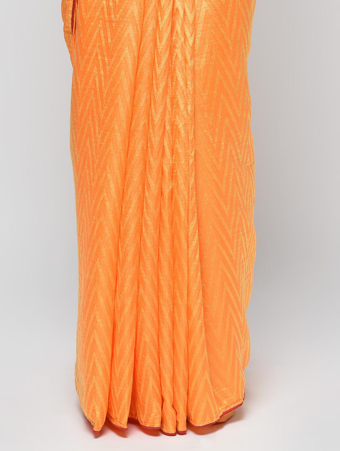 chevron motif orange woven saree with blouse - 15940837 - Zoom Image - 3
