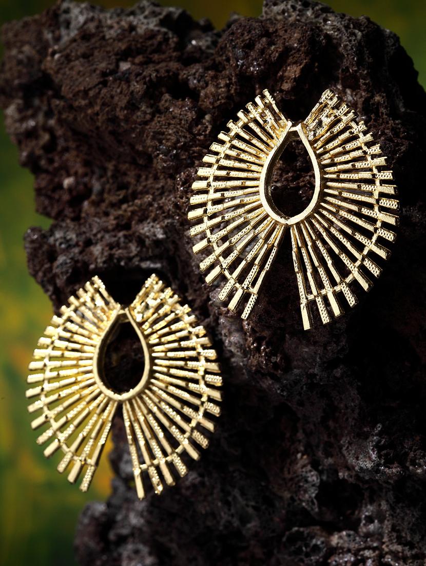 gold metal drop earring - 15999855 - Zoom Image - 3