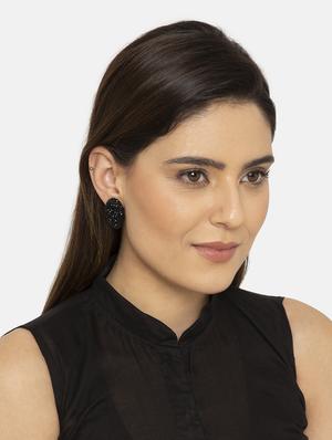 black metal studs earring - 16003876 - Standard Image - 3