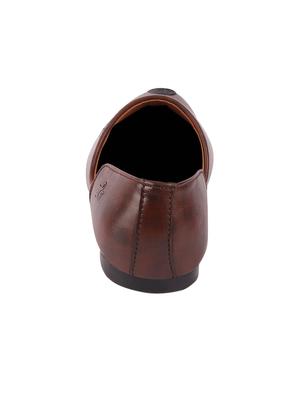 brown leatherette slip on jutis - 16015691 - Standard Image - 3