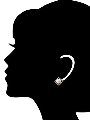 white metal studs earring - 16025900 - Standard Image - 3