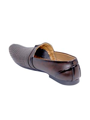 brown leatherette slip on jutis - 16059728 - Standard Image - 3