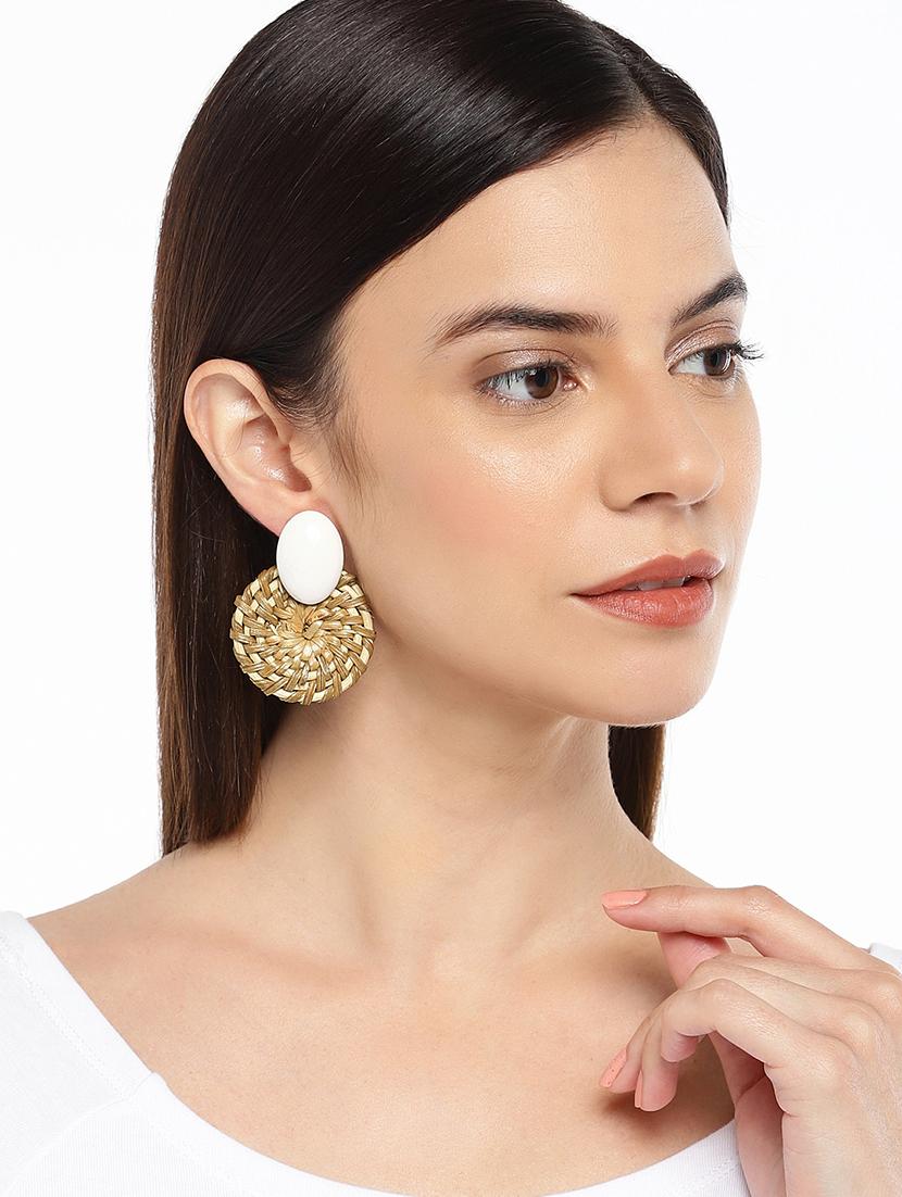 white metal studs earring - 16063592 - Zoom Image - 3