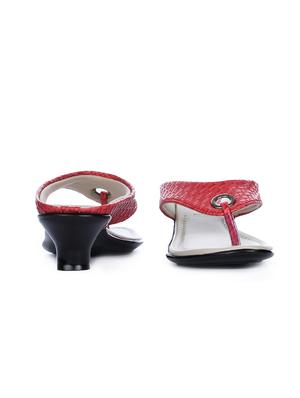 red toe separator sandals - 16103542 - Standard Image - 3