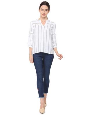 frayed hem cropped jeans - 16108664 - Standard Image - 3
