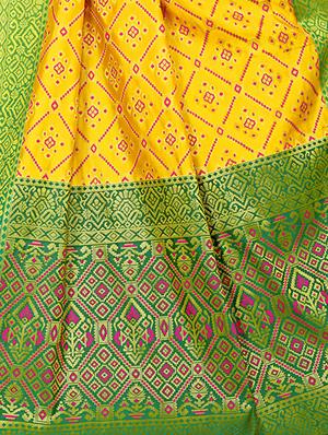 geometrical zari motifs kanjivaram saree with blouse - 16114503 - Standard Image - 3