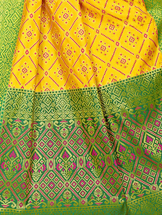 geometrical zari motifs kanjivaram saree with blouse - 16114503 - Zoom Image - 3