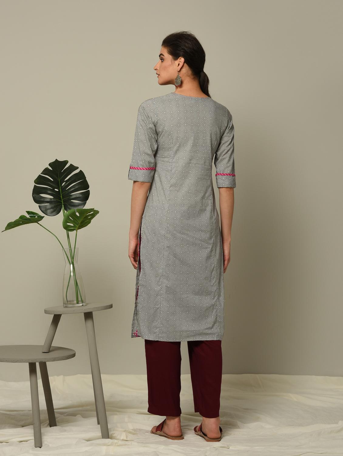 geometrical embroidered straight kurta - 16167243 - Zoom Image - 3