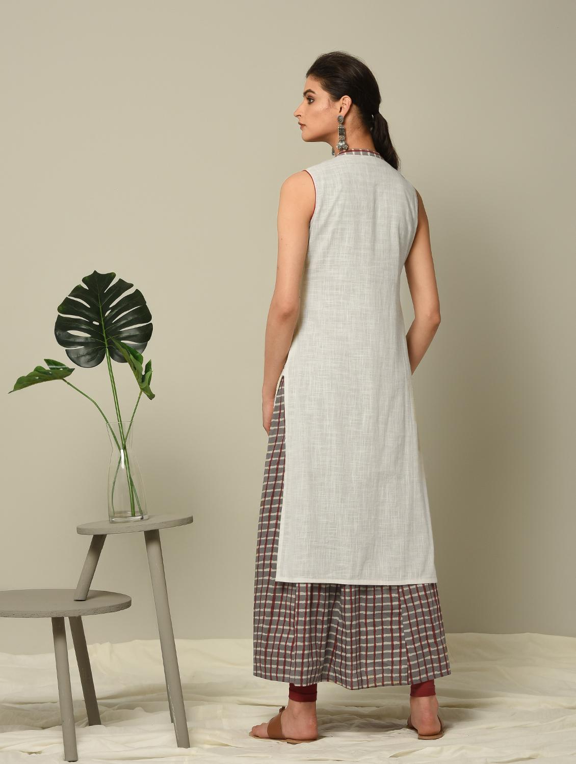 crochet batik printed layered kurta - 16167289 - Zoom Image - 3
