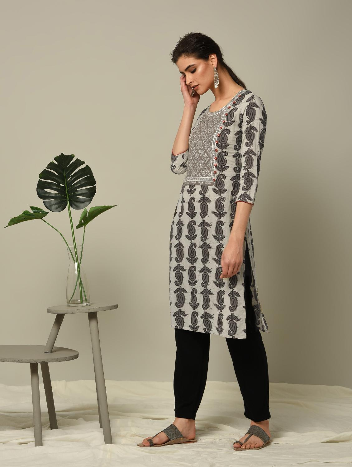batik embroidered straight kurta - 16167299 - Zoom Image - 3