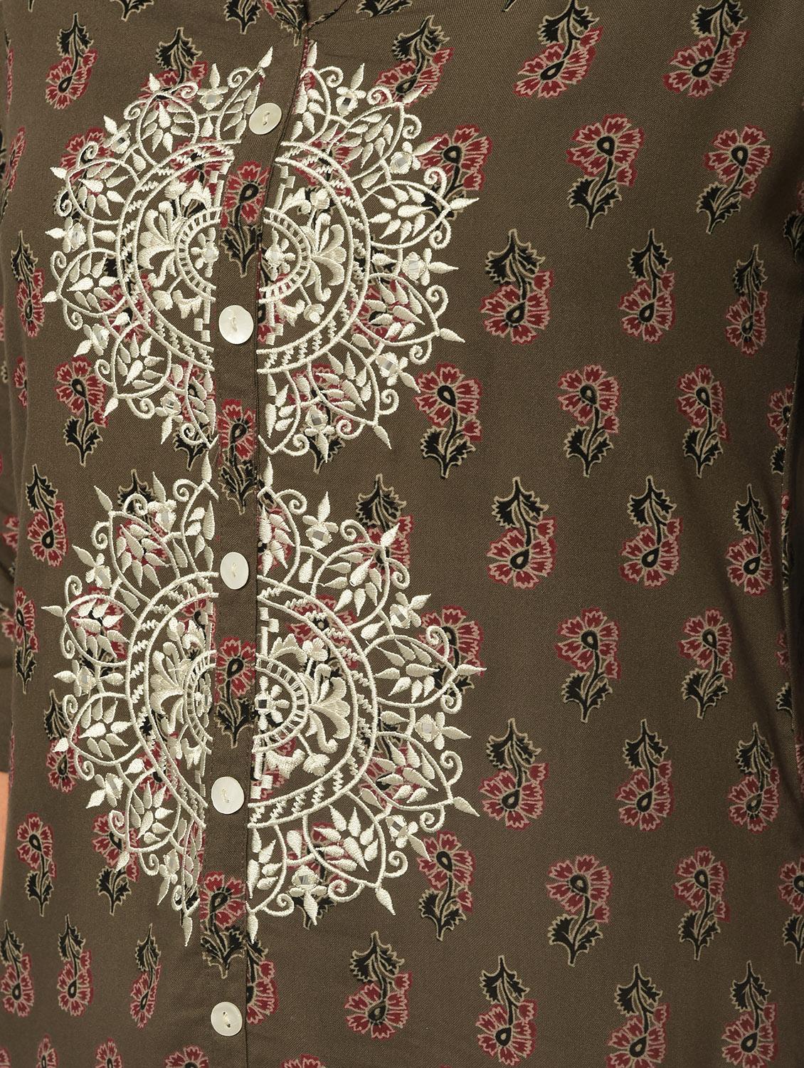 floral embroidered straight kurta - 16245945 - Zoom Image - 6