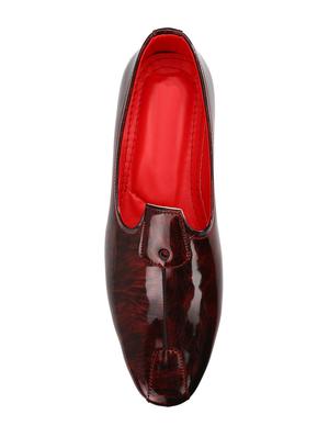 red patent leather slip on jutis - 16282390 - Standard Image - 3