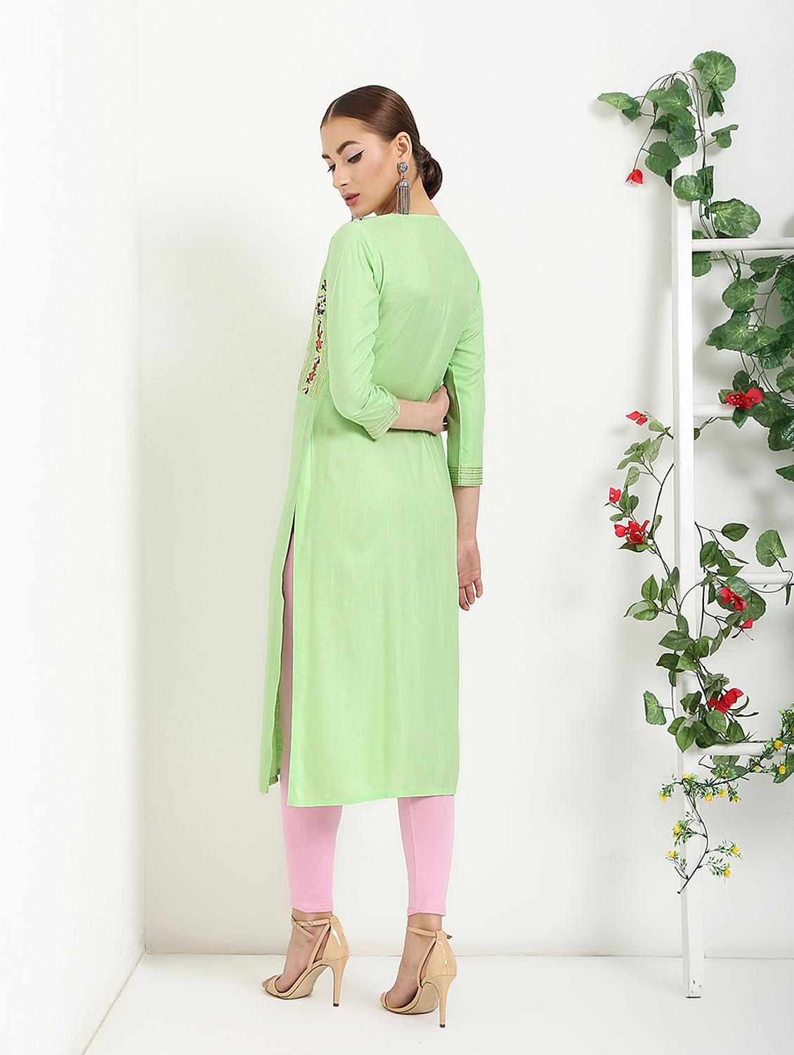 floral embroidered straight kurta - 16287693 - Zoom Image - 3