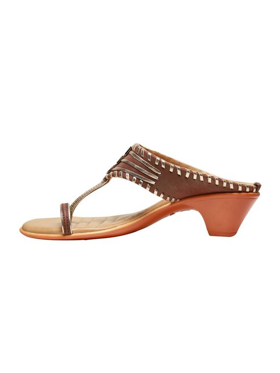 tan one toe sandals - 16294572 - Zoom Image - 3