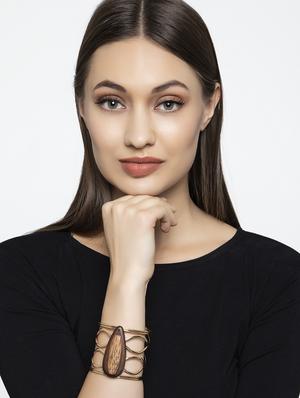 gold metal cuffs bracelet - 16324398 - Standard Image - 3