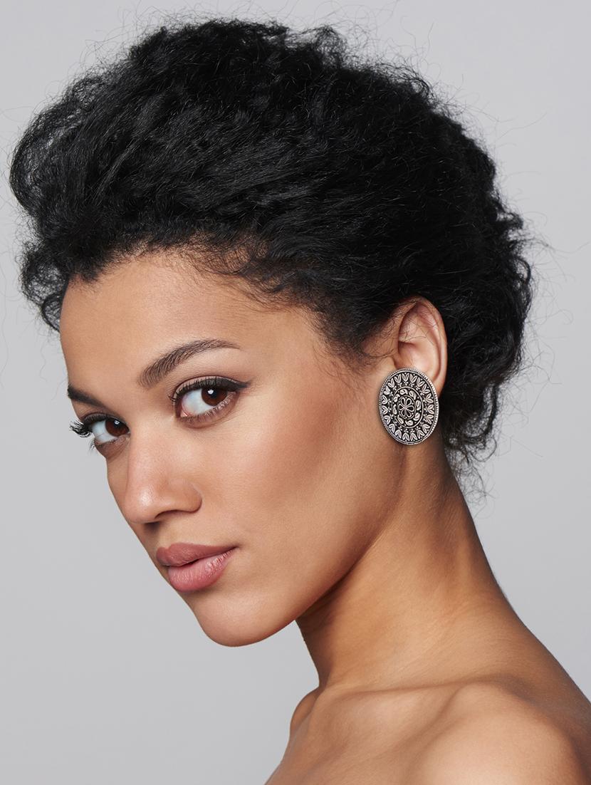 silver metal studs earring - 16363781 - Zoom Image - 3