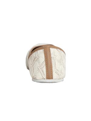beige slip on jutis - 16368110 - Standard Image - 3