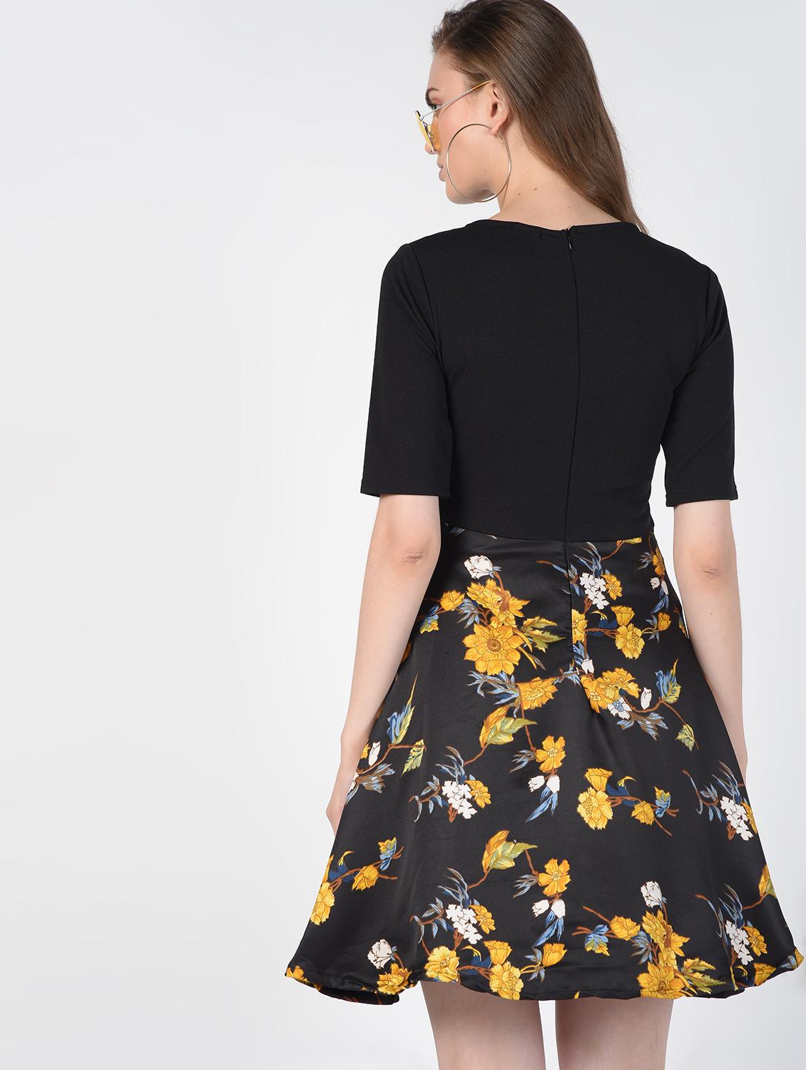 round neck floral flared dress - 16422387 - Zoom Image - 3