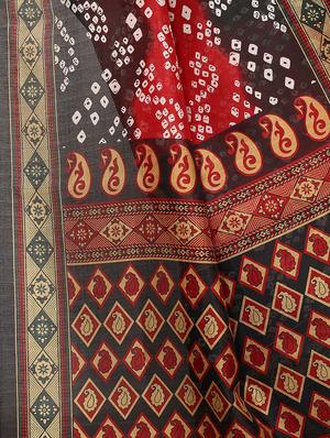 contrast shades bandhani saree with blouse - 16460302 - Standard Image - 3
