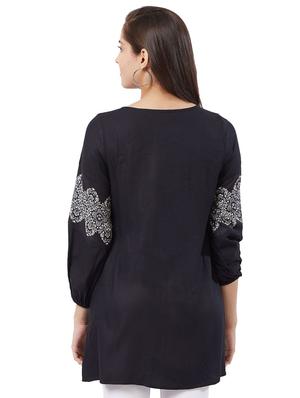contrast yoke straight kurti - 16605088 - Standard Image - 3