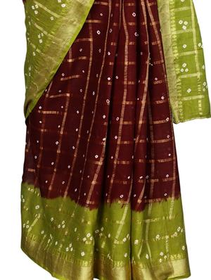 bandhani printed saree with blouse - 16605252 - Standard Image - 3