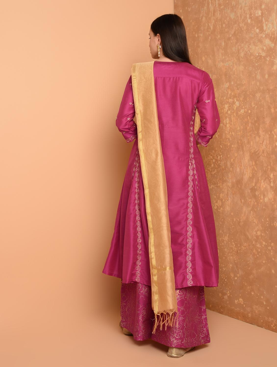 gold printed kurta skirt with dupatta set - 16645780 - Zoom Image - 3
