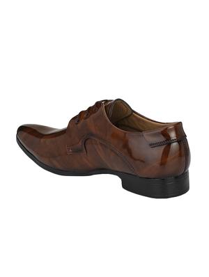 brown patent leather lace-up derbys - 16672891 - Standard Image - 3