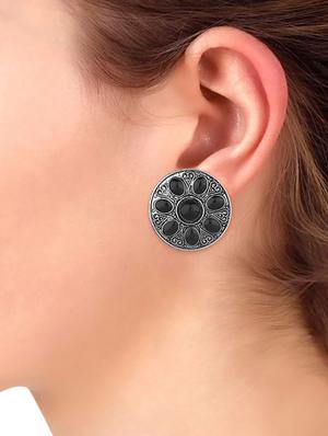 black metal studs earring - 16737618 - Standard Image - 3