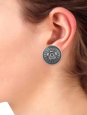 silver metal studs earring - 16737622 - Standard Image - 3