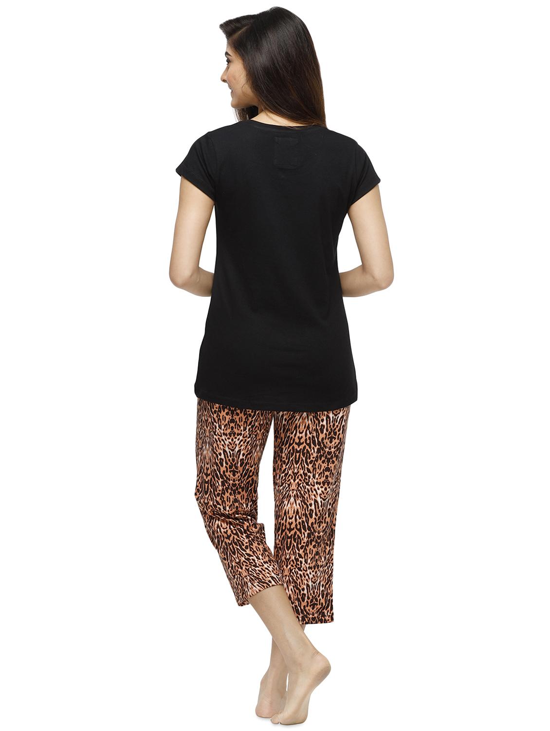 round neck tee with nightwear capri set - 16745141 - Zoom Image - 3