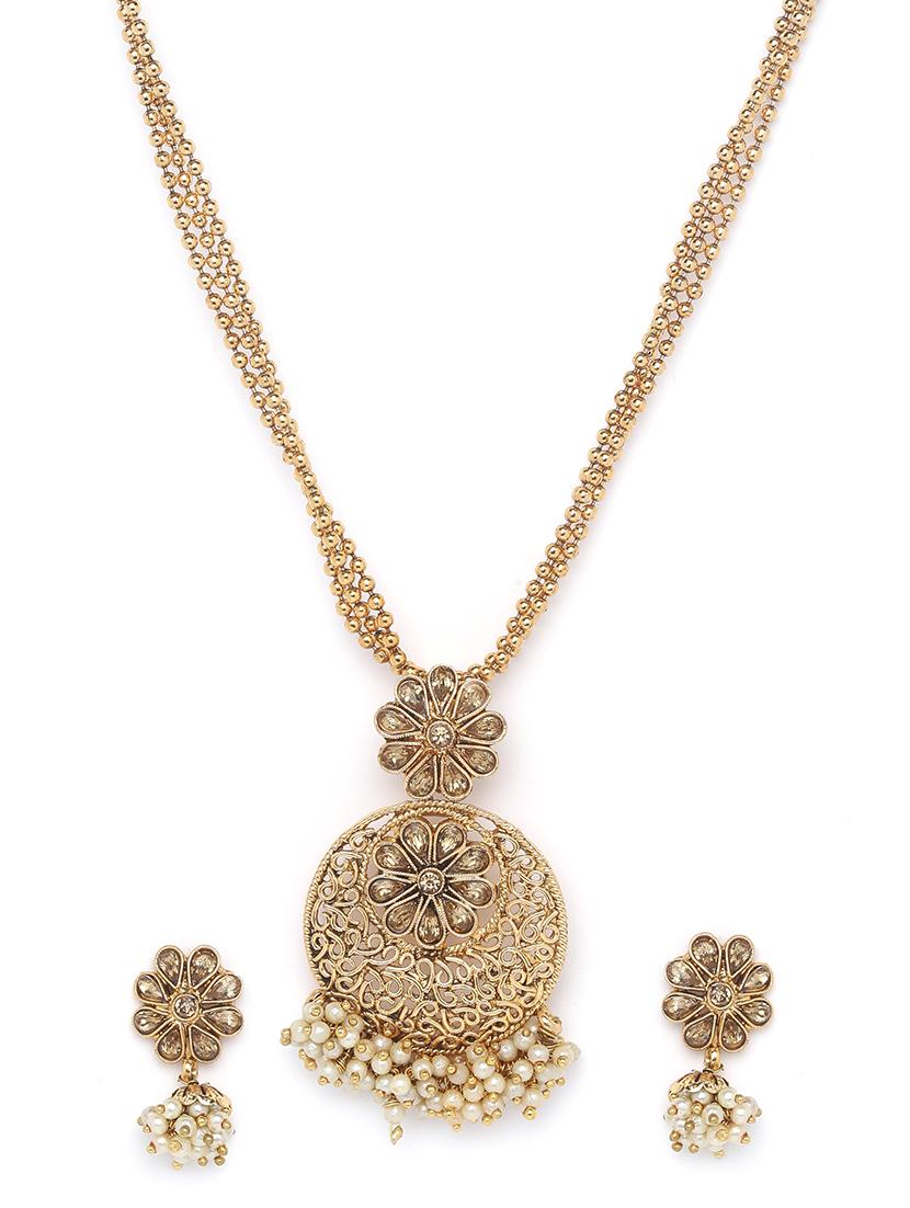 gold metal short necklace - 16811695 - Zoom Image - 3