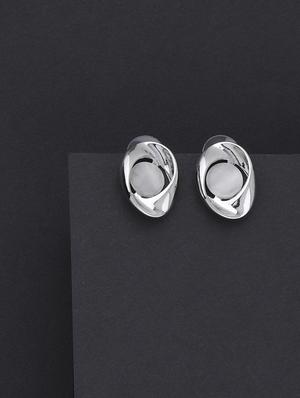 silver metal studs earring - 16979428 - Standard Image - 3
