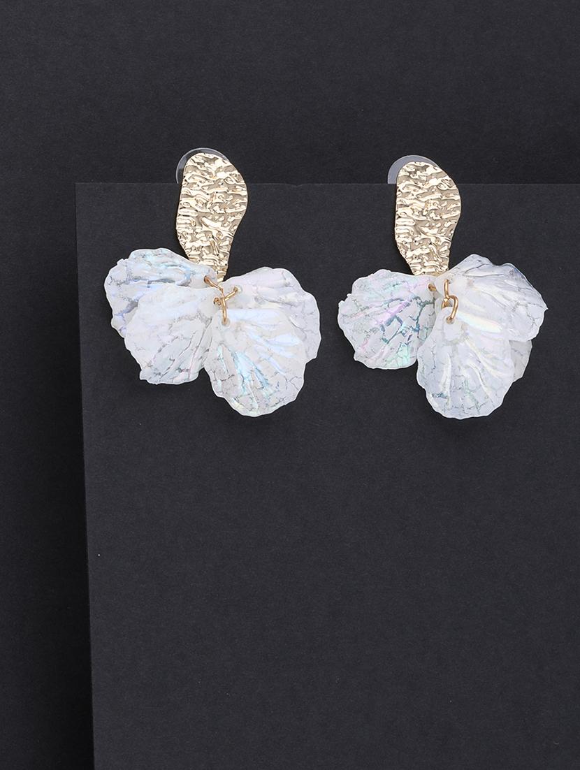white metal studs earring - 16979630 - Zoom Image - 3