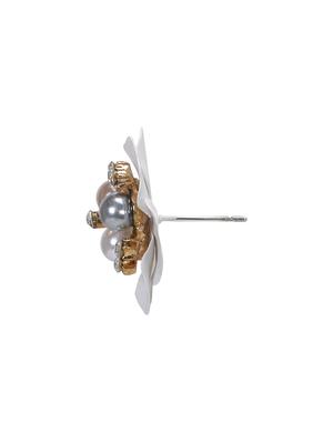 white metal studs earring - 16990935 - Standard Image - 3